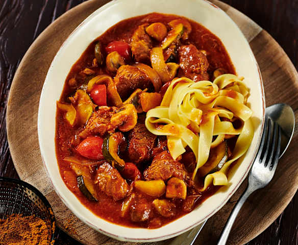 Cajun-Fleisch mit buntem Gemüse