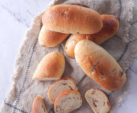 優格香草葡萄乾餐包