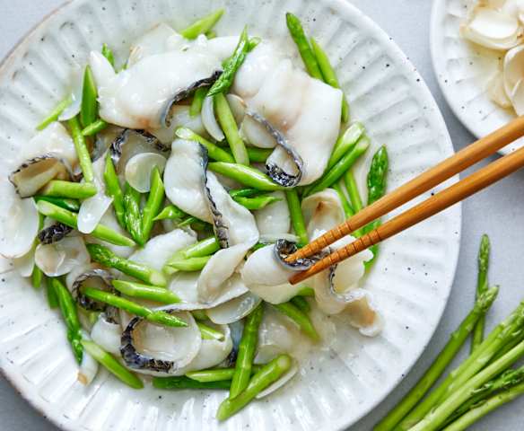 芦笋百合炒鱼片