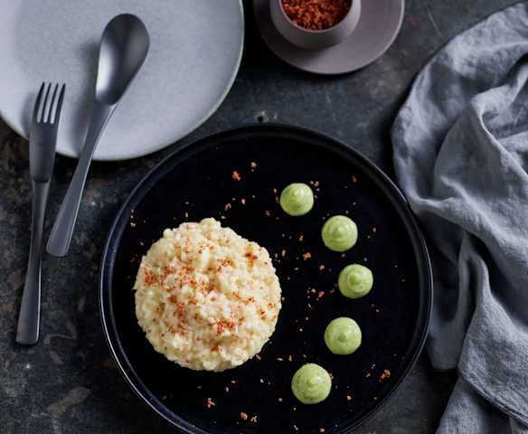 Safran-Risotto mit Zucchini-Mousse und Baconpulver