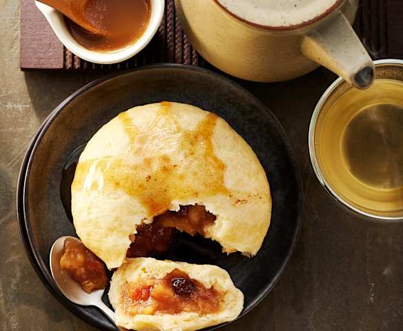 Germknödel mit Apfelfüllung und Zimtbutter