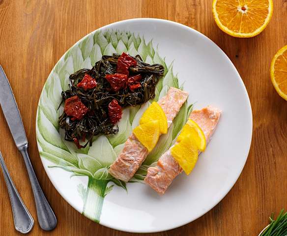 Salmone all'arancia con agretti