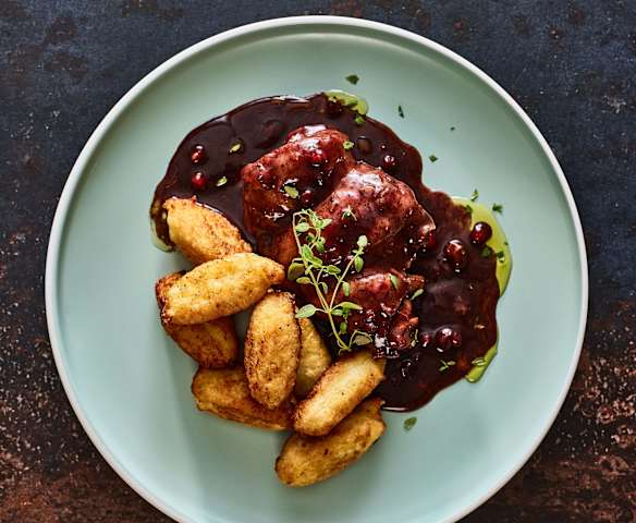 Králík s černou omáčkou