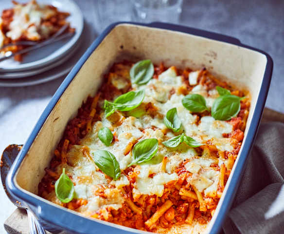 Nudelauflauf mit Salsiccia und Mozzarella