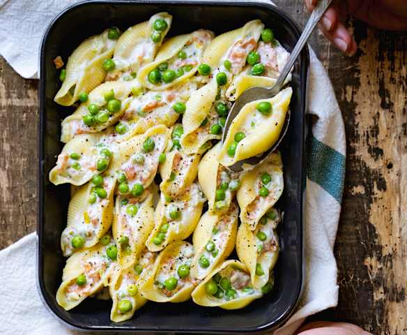 Conchiglioni au saumon fumé, petits pois, crème et citron