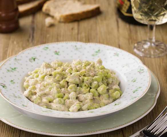 Spatzle di piselli con robiola e tonno