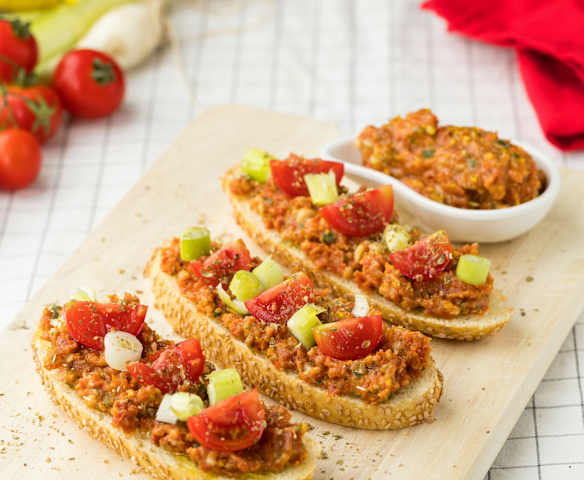 Bruschette con patè di pomodori secchi all'arancio