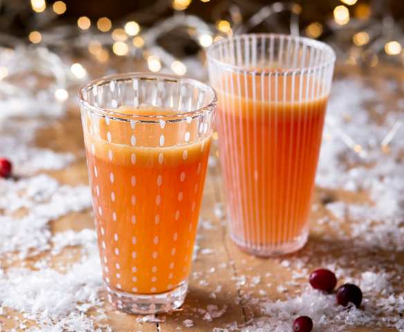 Cóctel de arándano y naranja sin alcohol