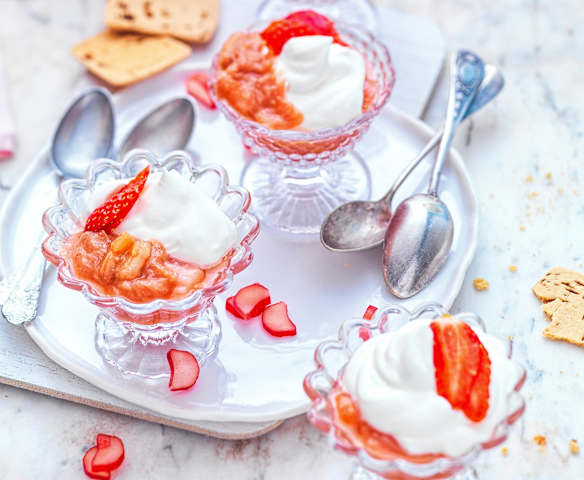 Salade rhubarbe-fraise et fromage blanc