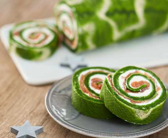 Pionono de espinacas navideño