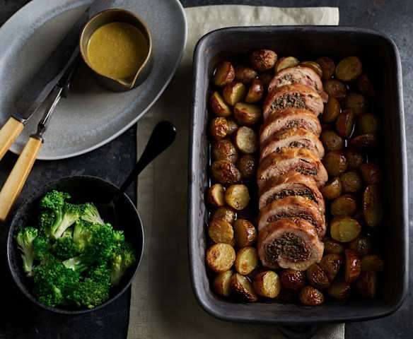 Pollo ripieno con salsa e patate glassate