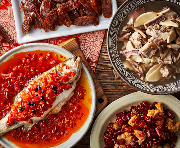 烧什锦/蒸川味腊肠/剁椒鲈鱼/辣炒鸡丁