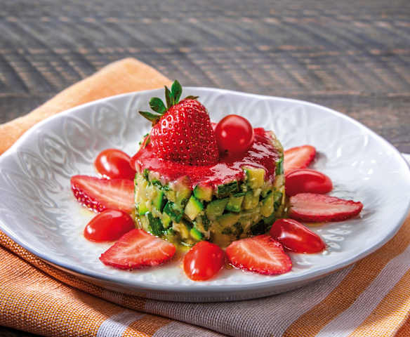 Tartare di zucchine con fragole e pomodori