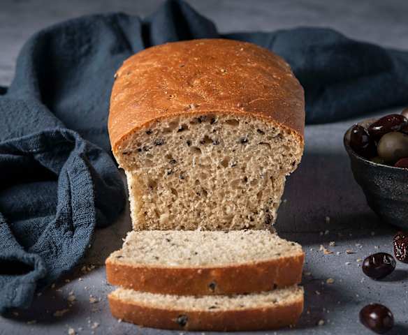 Pan de aceitunas con masa madre