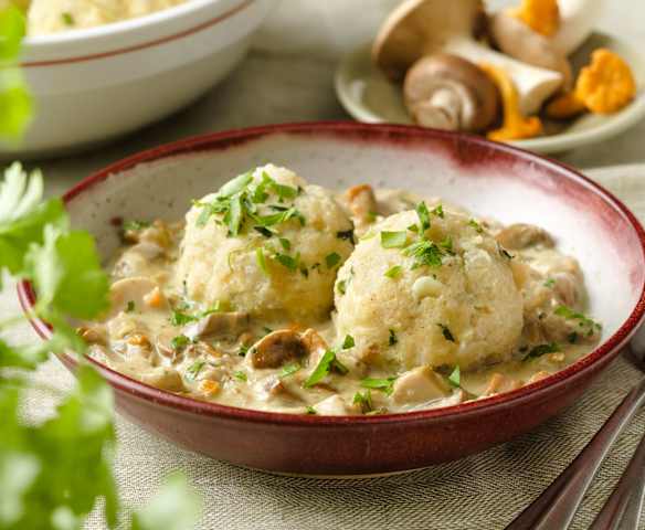 Schwammerlragout mit Semmelknödeln