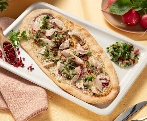 Flammkuchen mit Forelle