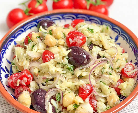 Salada de bacalhau com grão de bico Salada de bacalhau com grão de bico