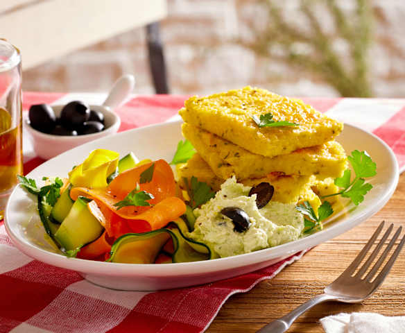 Knoblauchpolenta und Gemüsepappardelle mit Parmesandip