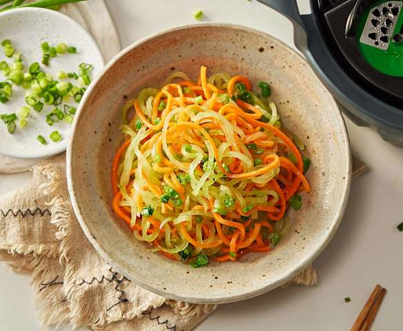 凉拌胡萝卜莴笋丝