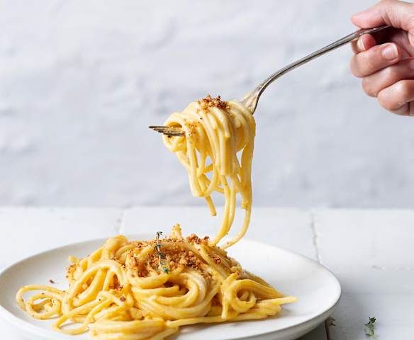 Spaghettis à la sauce au potiron et aux noisettes Spaghettis à la sauce au potiron et aux noisettes