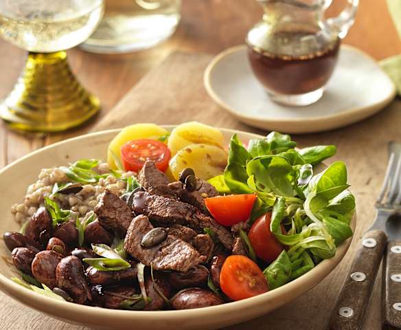 Buchweizen Bowl mit Rinderfilet und Käferbohnen