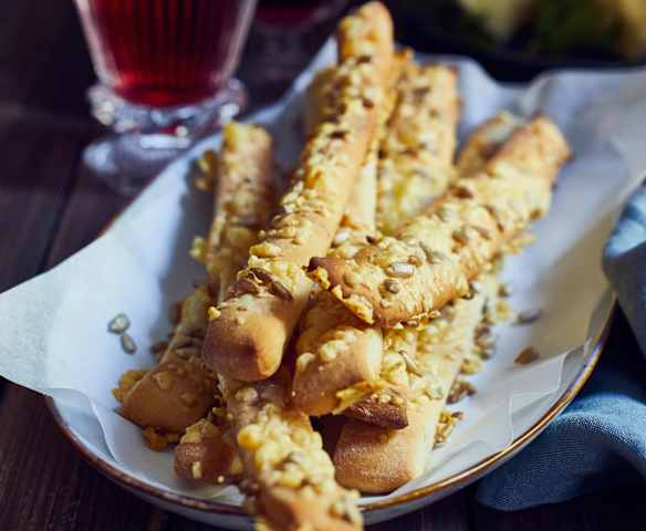 Käsegebäck zu Wein