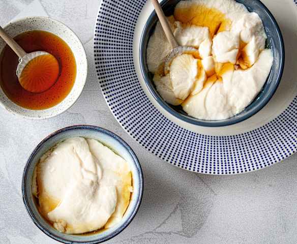 Douhua (soft bean curd) with sweet syrup