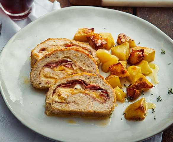 Rollè di tacchino ripieno con contorno di patate