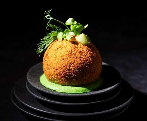 Croqueta de patata con espinacas y beicon