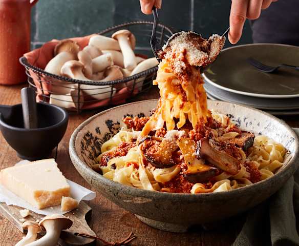 Pilz-Hackfleisch-Bolognese mit Bandnudeln