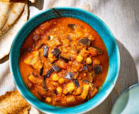 Magmour (ragoût d’aubergines aux tomates et aux pois chiches) Magmour (ragoût d’aubergines aux tomates et aux pois chiches)