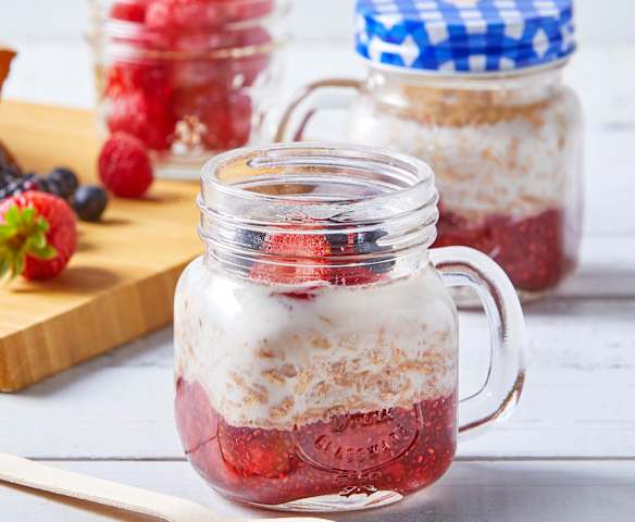 Overnight Oats dengan Beri-Berian