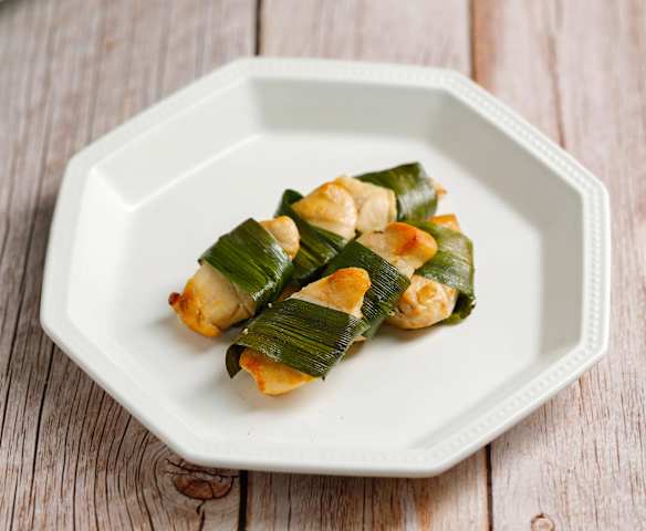 Gà cuộn lá dứa kiểu Thái