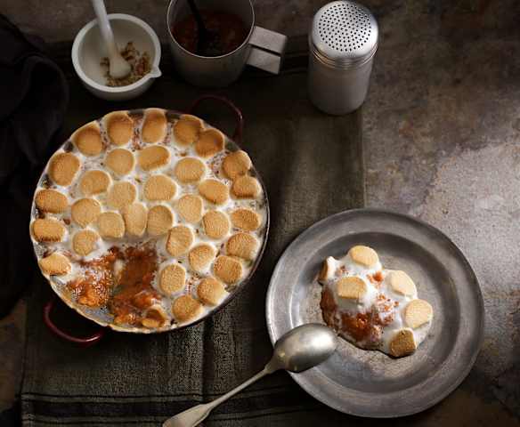 Caçarola de batata-doce e marshmallow Caçarola de batata-doce e marshmallow