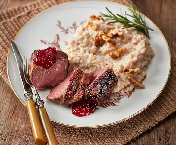 Rehmedaillons mit Walnussrisotto