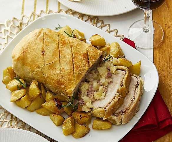 Filetto di maiale alla Wellington con patate e composta di mele Filetto di maiale alla Wellington con patate e composta di mele