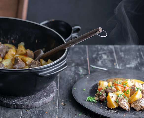Estofado de ternera con pimientos rojos y papas