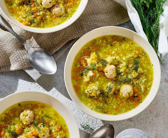 Low Carb-Gemüse-Eintopf mit Bratwurstklößchen Low Carb-Gemüse-Eintopf mit Bratwurstklößchen