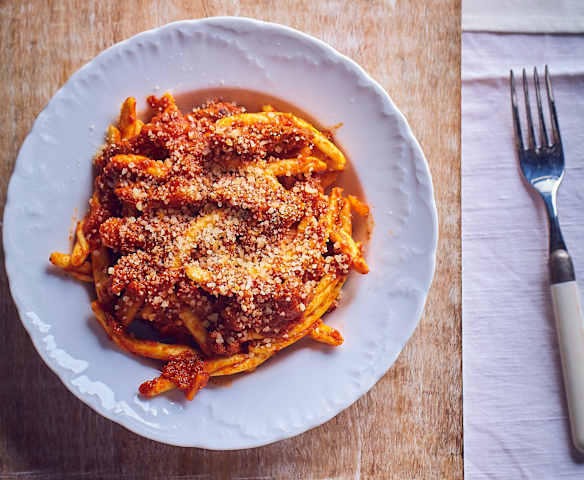 Maccheroni al ferretto con ragù calabrese Maccheroni al ferretto con ragù calabrese