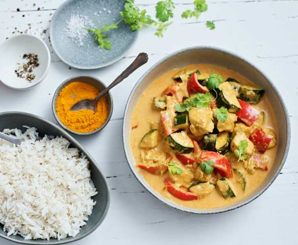 Pollo al curry de coco con arroz