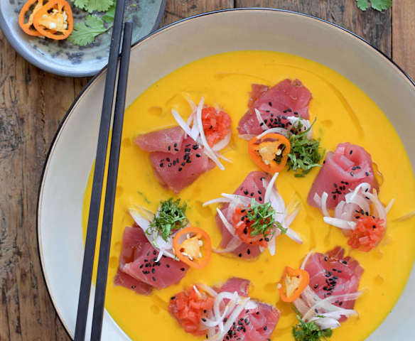 Tiradito de atún con salsa de ají amarillo