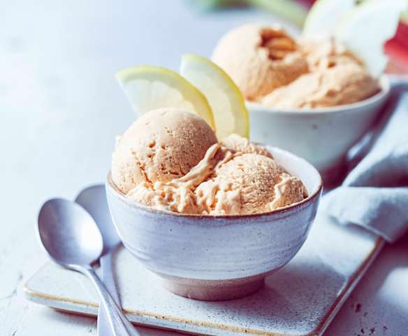 Rhabarber-Vanille-Karamell-Eis Rhabarber-Vanille-Karamell-Eis