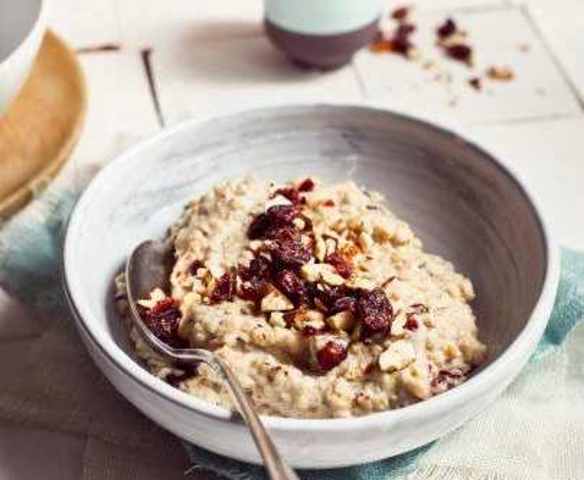 Owsianka migdałowa z żurawiną