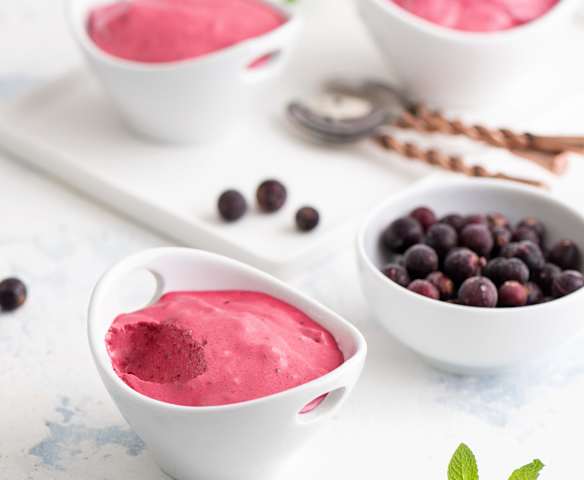 Mus z czarnej porzeczki do tortów i deserów