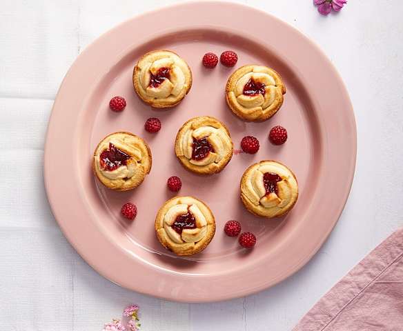 Frolle allo yogurt con composta di lamponi