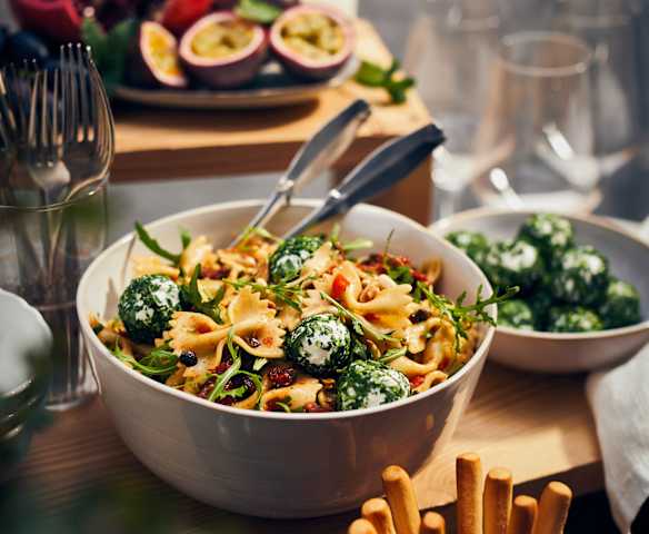 Nudelsalat mit Ziegenfrischkäse und Rucola