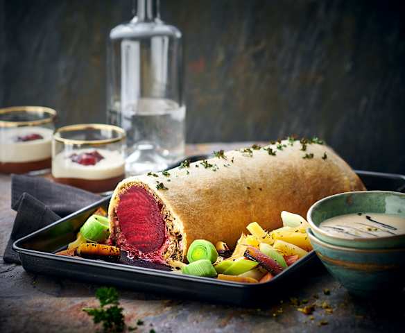 Menü: Topinambursuppe, „Beet" Wellington mit Ofengemüse, Lebkuchentrifle