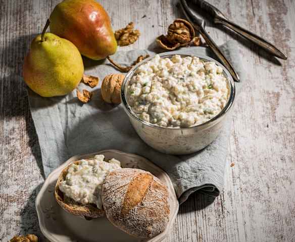 Dip de queso de cabra con pera y nueces
