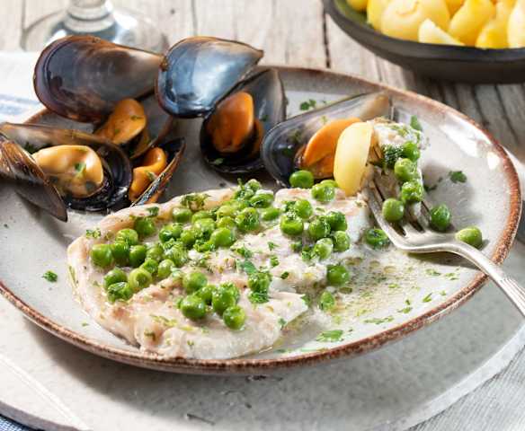 Mejillones y pescado con patatas al azafrán