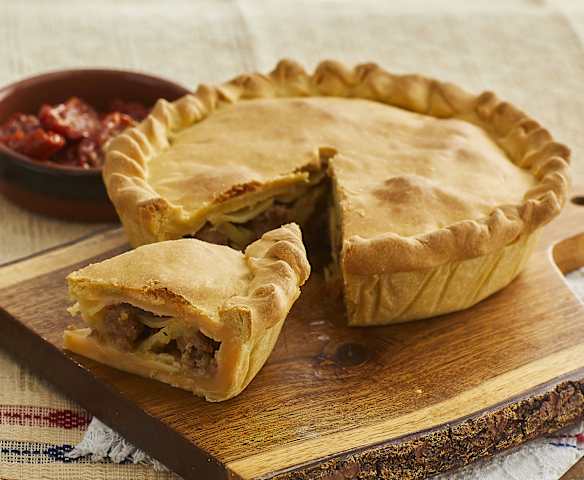 Panada sarda di salsiccia e patate